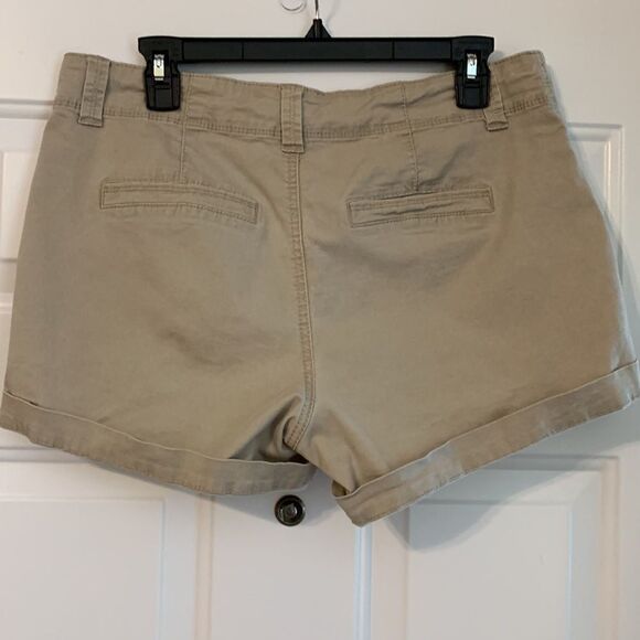 Maurice‘s size 11/12 khaki shorts NWOT - Picture 2 of 7